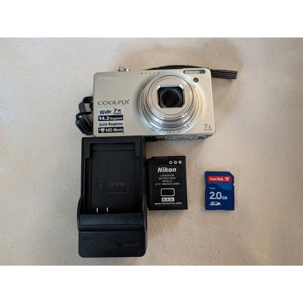 Nikon Coolpix S6000 Silver 14.2MP 7x Zoom Digital Camera SD Card Charger Working